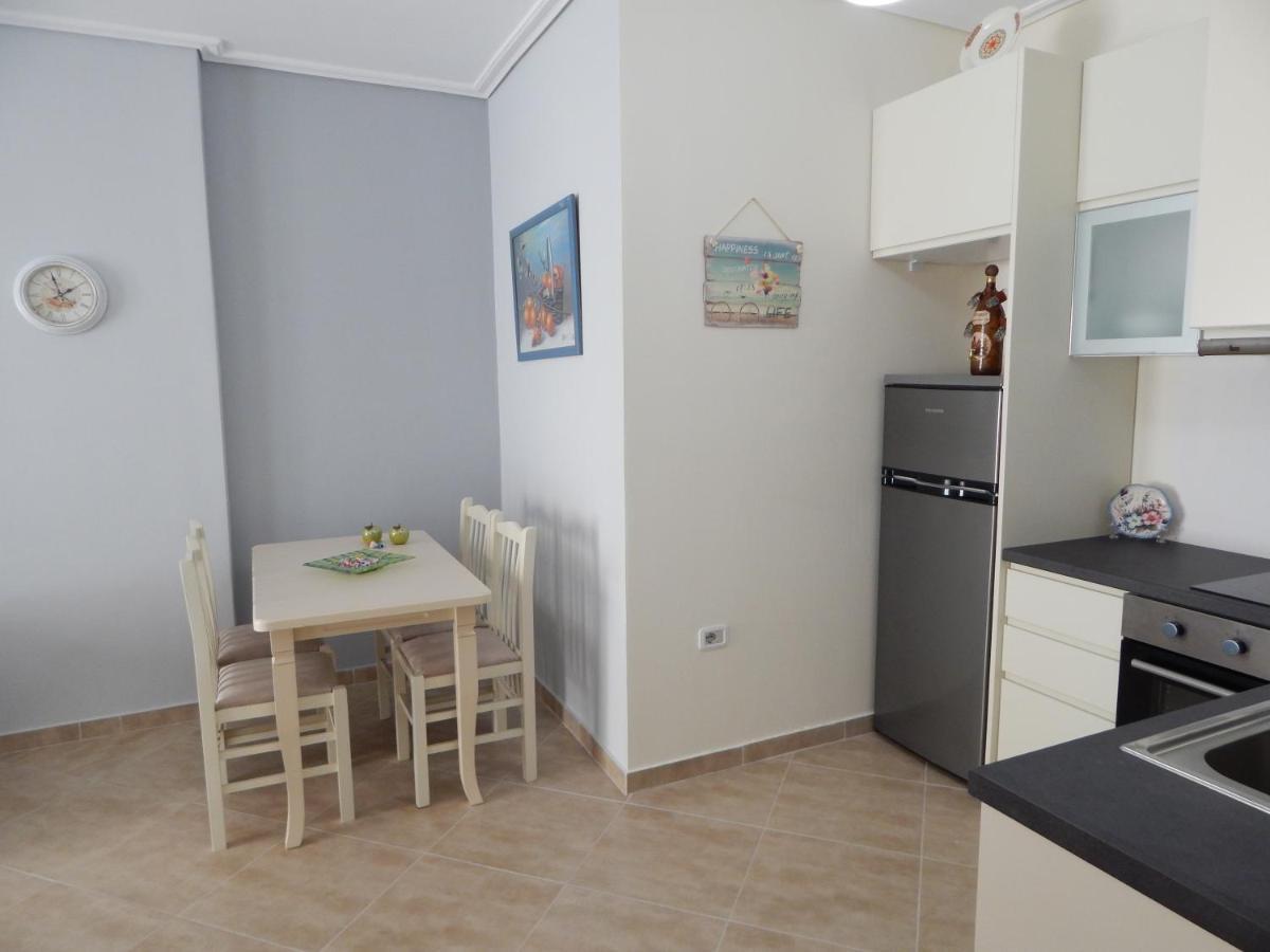 Modern Spacious 1 Bedroom Flat Next To The Beach Vlore Exterior photo
