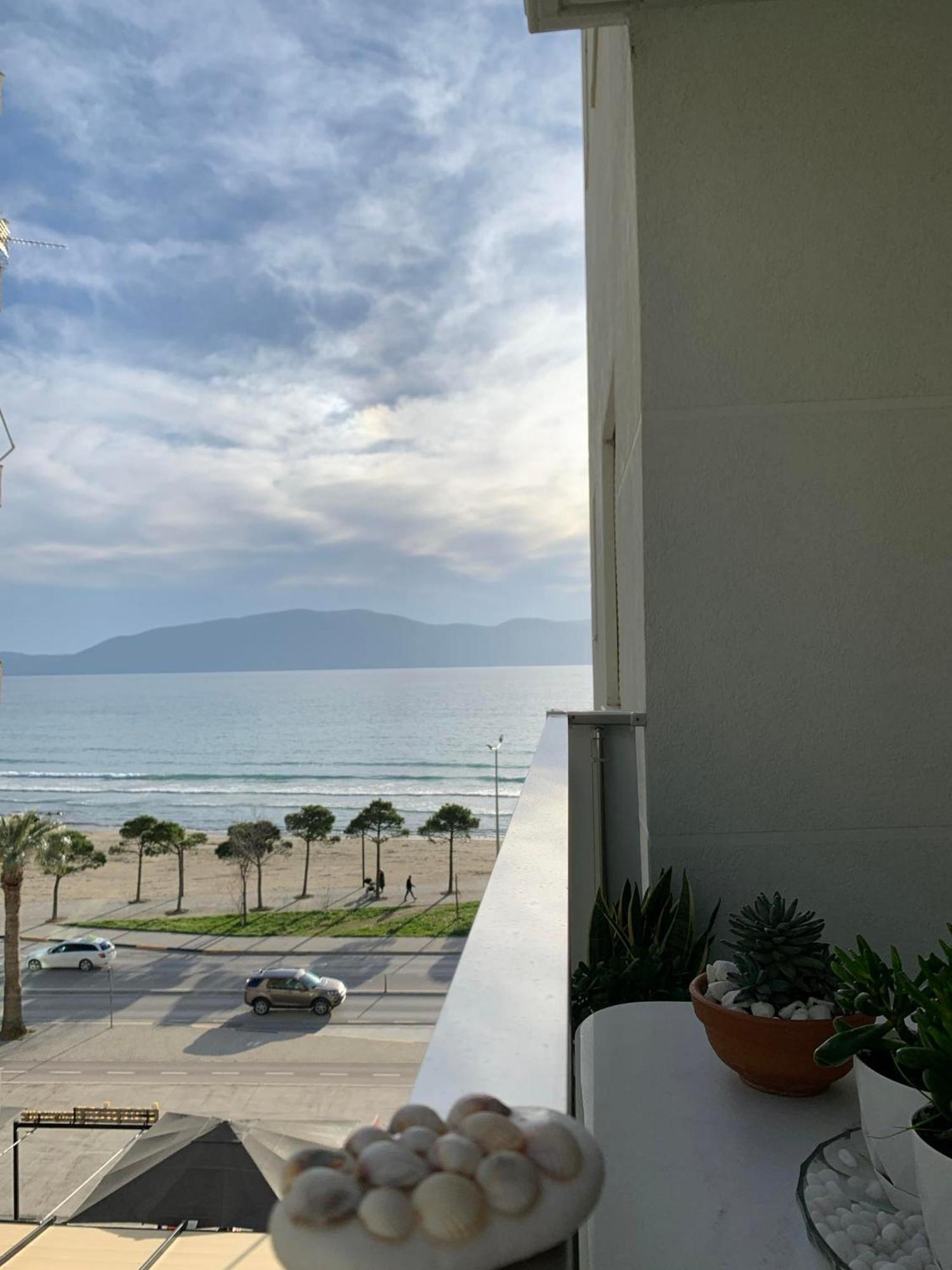 Modern Spacious 1 Bedroom Flat Next To The Beach Vlore Exterior photo